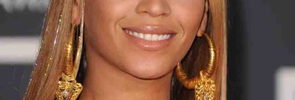 10 Hair Tinsel Hairstyles You Can Do at Home in June 2025