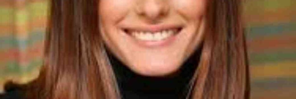 10 Medium Length Hairstyles You Can Do at Home in June 2025