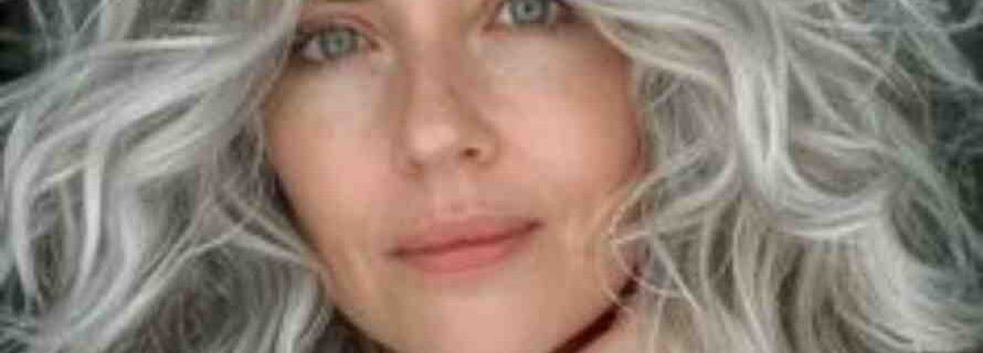 Try-These-10-Grey-Hair-Dye-Styles-for-Curly-Hair-in-June-2025